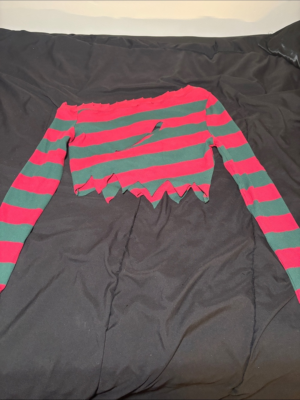 Freddy Krueger Halloween Outfit — Red/Green Crop Top, Hat, Glove set, no skirt - Picture 4 of 5
